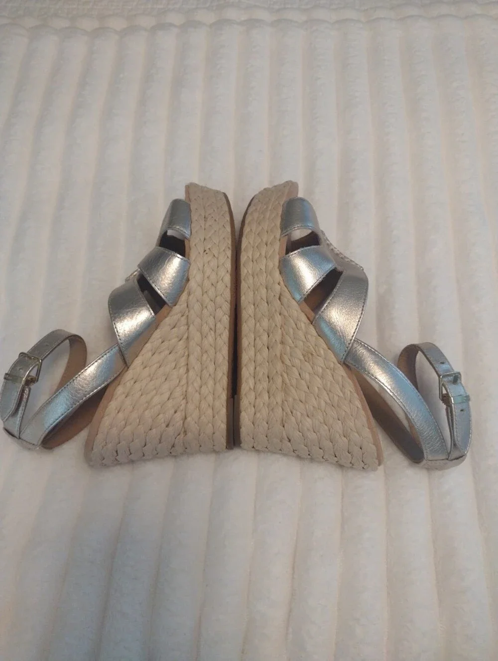 UGG Women's 7.5 Careena Wedge Espadrille Gold Sandals Leather Heel Comfort
